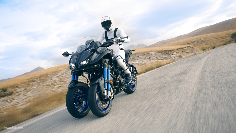 Illustration for article titled The Freakish 3-Wheel Yamaha Niken Sportbike Looks Unbelievable